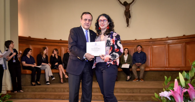 Ma. Catalina Pavez recibe Reconocimiento al Desempeño de Excelencia 2022